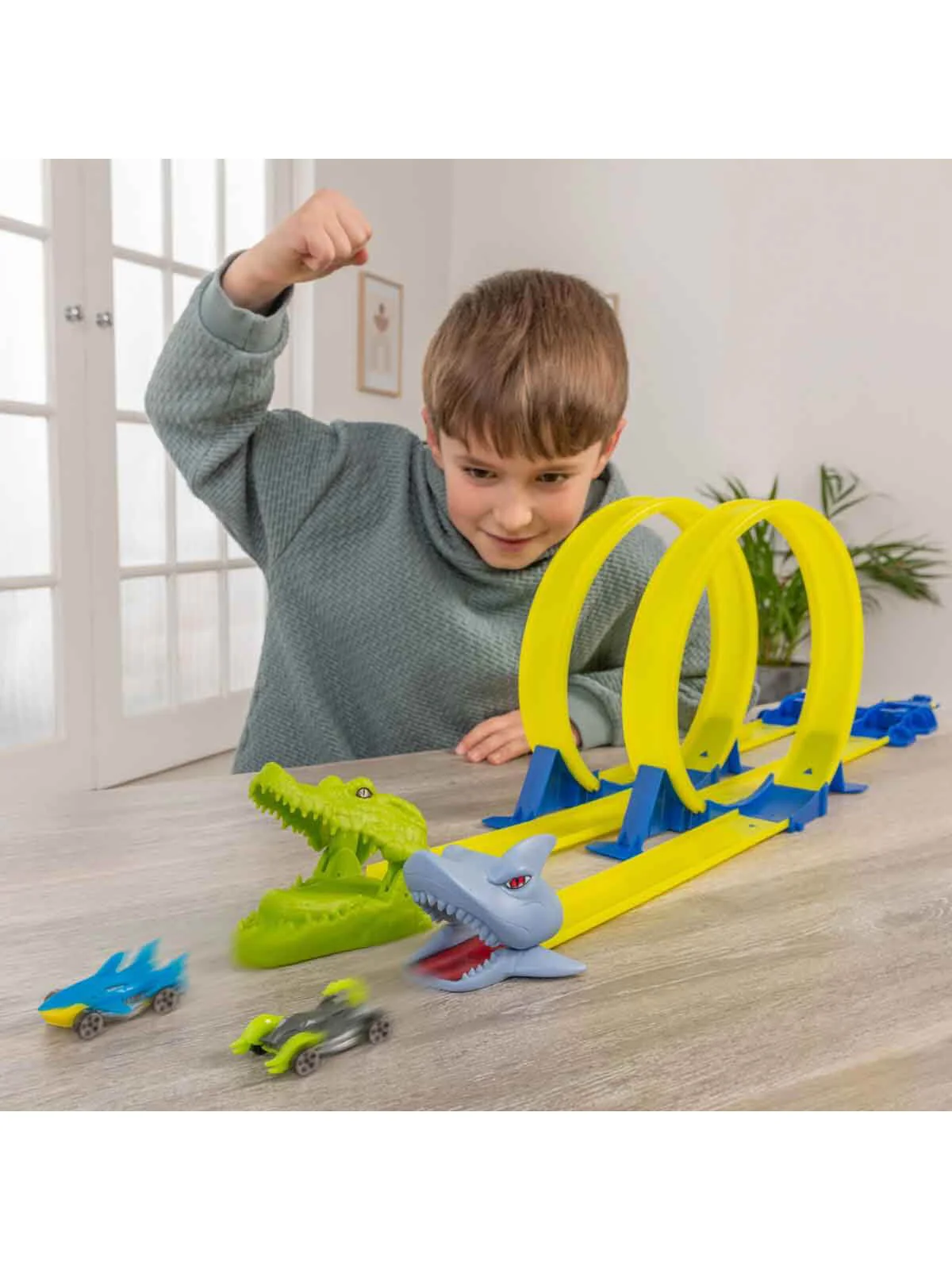 Teamsterz Beast Machines Turbo City Swamp Attack Yarış Pisti